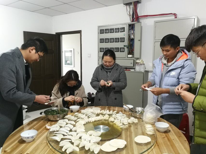 冬至陽生春又來，溫暖感恩促情誼——廣德路項目部舉辦包餃子活動